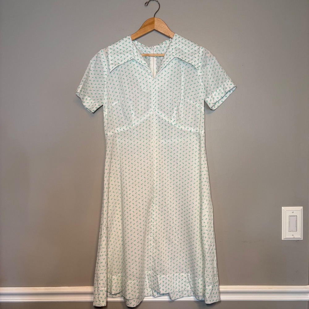 Vintage 70s Green Floral Ditsy Print Midi Dress Dagger Collar A-Line White